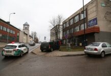 Avaringoje sankryžoje – automobilių susidūrimas