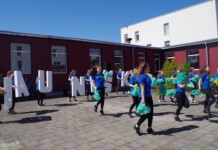 Gimnazijos kiemelį užtvindė šokėjai, bet šoko ne visi