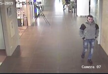 Policija ieško vyro, iš parduotuvės pavogusio vertingą papuošalą