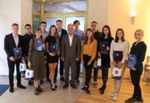 Šių metų šimtukininkai: svajonės apie orią algą ir studijas universitetuose