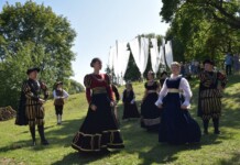 Šventėje trūko tik keptų karvelių