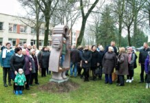 Užpaliuose atidengta skulptūra – padėkos ženklas