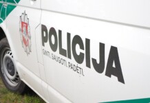 Neįprastoje automobilio vietoje rado kvaišalų
