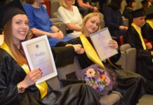 Virtualiai studijas baigusiems absolventams įteikti diplomai