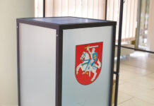 Rinkėjai dalyvauja išankstinio balsavimo ture
