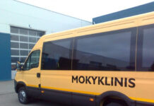 Vakcinuotis gyventojus vežios geltonaisiais autobusais