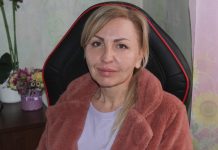 Ukrainietės motinos slėptuvėse savo dukterims rengia grožio konkursus