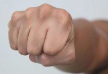 Neblaivus ukrainietis kumščiais auklėjo draugę