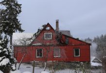 Utenoje liepsnojo namas