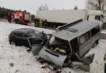 Prie Utenos susidūrė du automobiliai: nukentėjusieji išgabenti į gydymo įstaigą