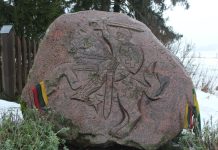 Ravais nukraujavęs ežeras, sunaikintas akmeninis sostas, nuoga rūra vidur lauko ir kaip nuo bado mirė žmonės, kepdavę duoną