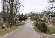 Piktas bites laikęs kalvis, vaikų ganomi arkliai, išplėšta saulė ir kodėl pajuodo vietinių bernų nagai
