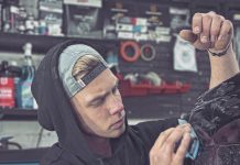 Automobilio kėbulo ir žibintų poliravimas, padengimas „nano“ danga