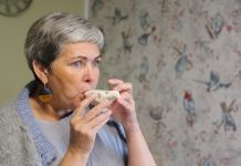 Gyvasties šaltam moliui suteikia gamtą mylinčios keramikės rankos