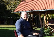 „Debesies“ suklaidinta ašutinės kilpos auka, apsiverkę sniego ir čebatų įkaitai ir aršus kolūkio priešas