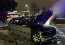 Utenoje degė automobilis