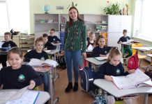 Šimtukininkė rengiasi tapti mokytoja ir dirbti savame krašte