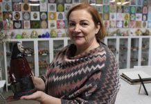 Odetos galerijoje – it kuriančių bitelių avilyje