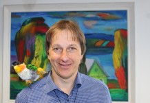 Gyvasties biure įnešantys paukščiai dainuoja ir „Ant kalno mūrai“