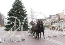 Per Uteną – su žirgais ir plačiomis šypsenomis: išdalyta šimtai kalėdinių laiškų