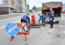 Pavasaris keliuose: kodėl atsiveria duobės ir ką turi žinoti vairuotojai