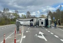 Dėmesio: dėl eismo įvykio uždarytas kelias