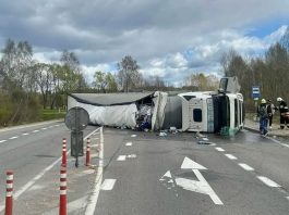 Dėmesio: dėl eismo įvykio uždarytas kelias