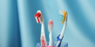 Ne tik dantų šepetėlis: dažniausios klaidos plastiko konteineriuose