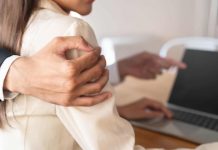 Seksualinį priekabiavimą darbe patiria kas penkta lietuvė