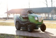 Ar žoliapjovės traktoriukai tikrai taupo laiką?