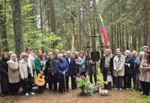 Partizanų pagerbimo, kariuomenės ir visuomenės vienybės dienos minėjimas Kušlių miške