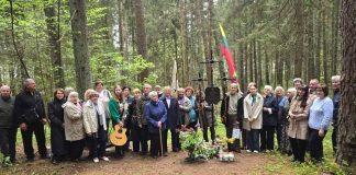 Partizanų pagerbimo, kariuomenės ir visuomenės vienybės dienos minėjimas Kušlių miške