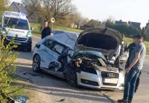 „Audi A3“ susidūrus su autobusu nukentėjo trys moterys