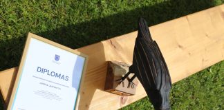 Visata sudėliojo permainingą šventę Juknėnuose – A. Miškinio premija įteikta be pačios laureatės