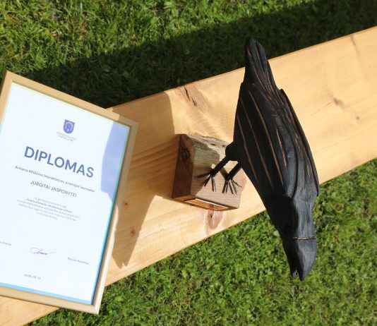 Visata sudėliojo permainingą šventę Juknėnuose – A. Miškinio premija įteikta be pačios laureatės