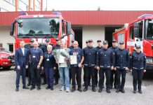 Pagerbti iš liepsnų moterį ištraukę gelbėtojai