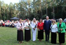 Jubiliejų švenčiančių Vyžuonų metraštyje – dar viena garbės pilietė