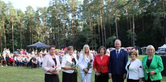 Jubiliejų švenčiančių Vyžuonų metraštyje – dar viena garbės pilietė