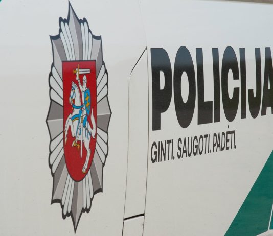 Smėlio gatvėje neblaivi moteris mosavo peiliu: sužalotas vyras
