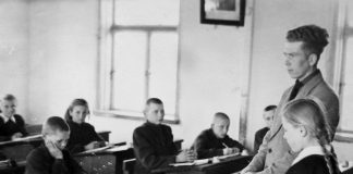 Nuo jaujos ugnies supleškėję namai, partizanai be ginklų ir kaip pasidalyti traktorių, kai turi jo tik „biškį“