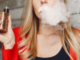 Medikai perspėja: į ligonines patenka vis daugiau vaikų, apsinuodijusių neaiškios sudėties garinimo medžiagomis
